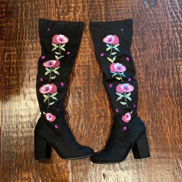 Carlos Santana Shoes - Carlos By Carlos Santana classic - Long boots! Nice embroidery on both sides.